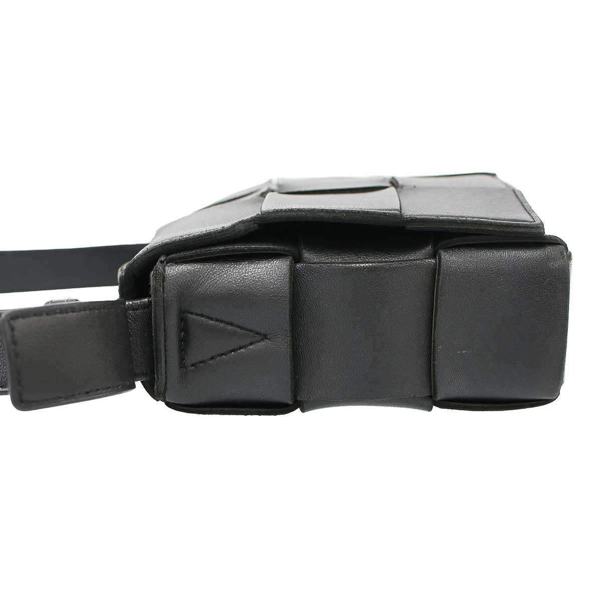 Bottega Veneta Cassette Maxi Intrecciato Leather Shoulder Bag Black — view 3