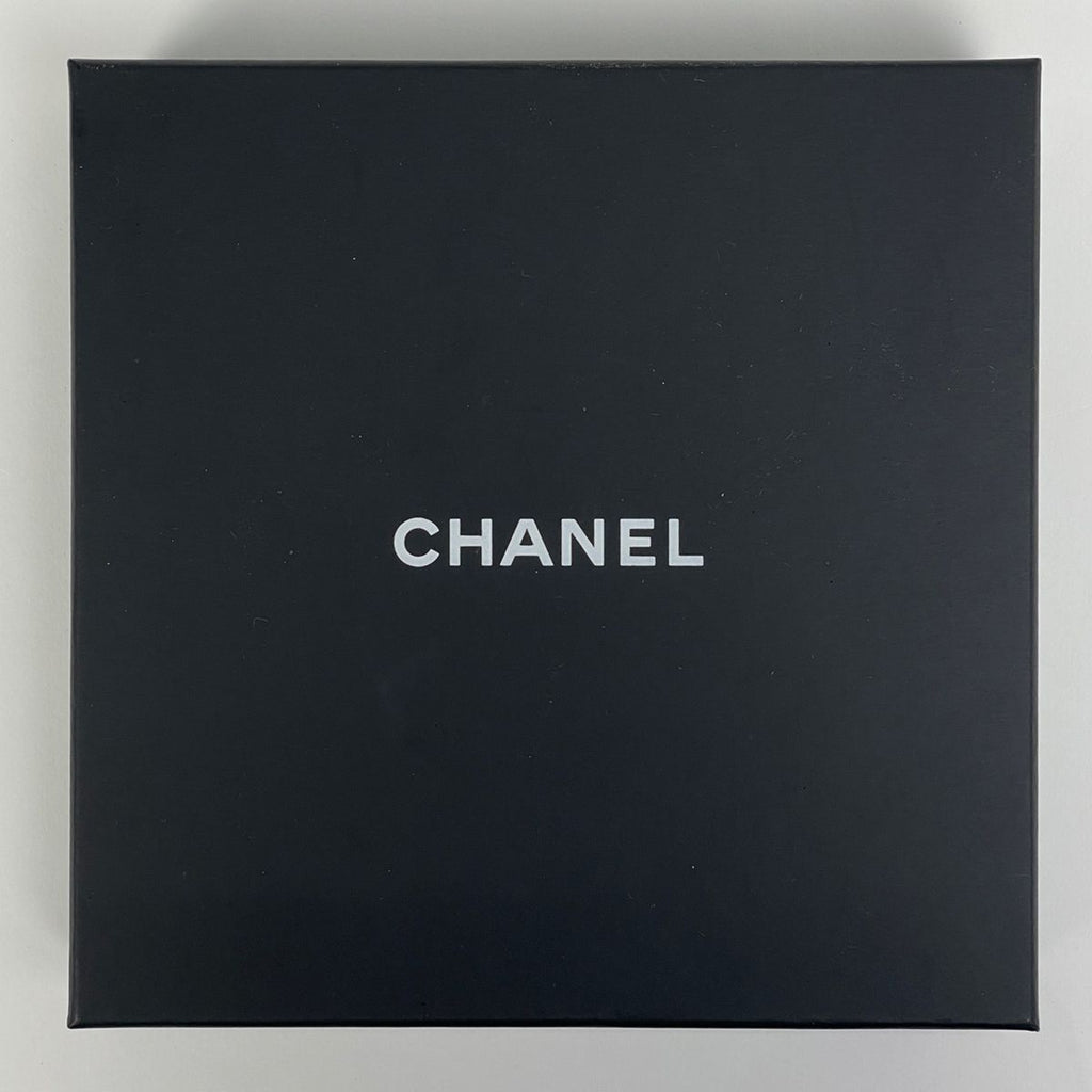 Chanel CC Logo Faux Pearl Necklace White Gold — view 9