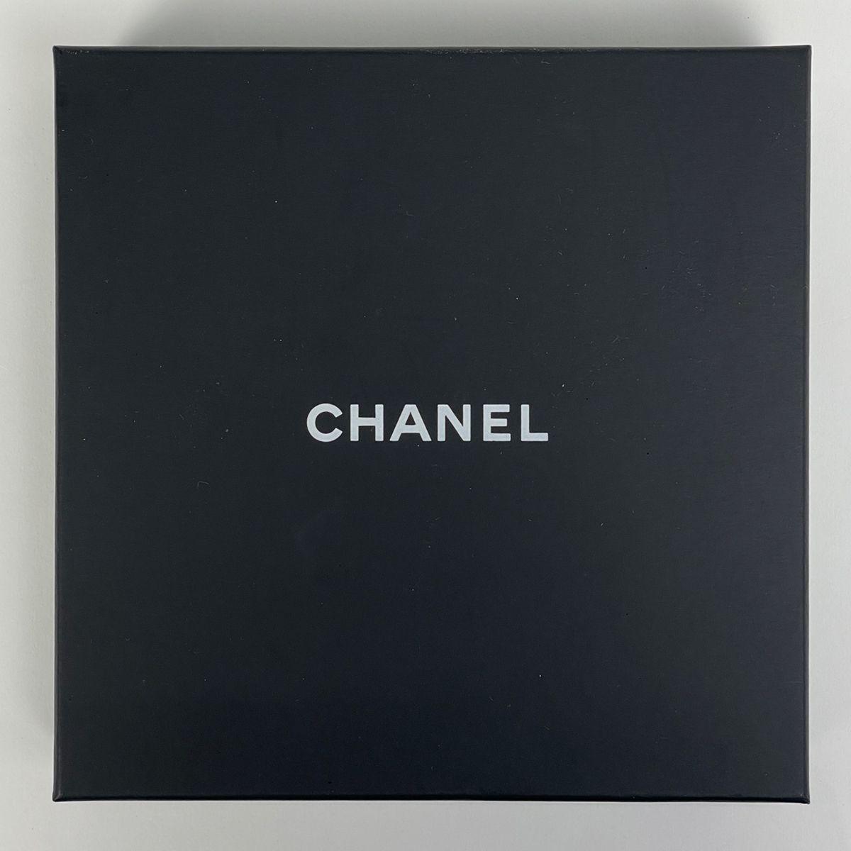 Chanel CC Logo Faux Pearl Necklace White Gold — view 9