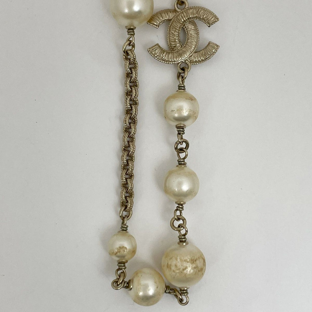 Chanel CC Logo Faux Pearl Necklace White Gold — view 2