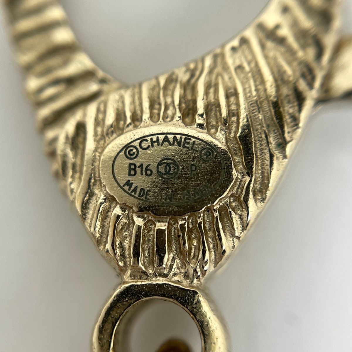 Chanel CC Logo Faux Pearl Necklace White Gold — view 7