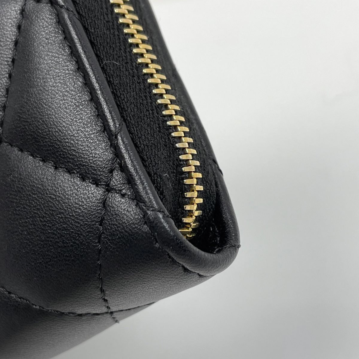 Chanel CC Logo Zip Around Coin Case Quilted Leather Black — view 3