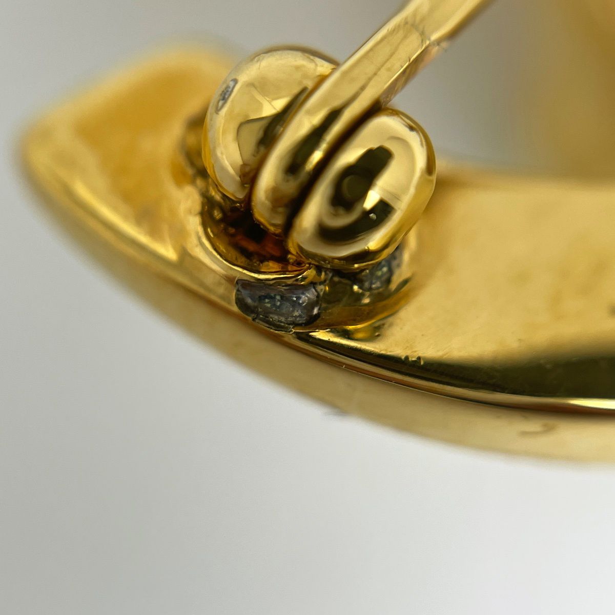 Chanel CC Logo Brooch Gold Plated — view 3