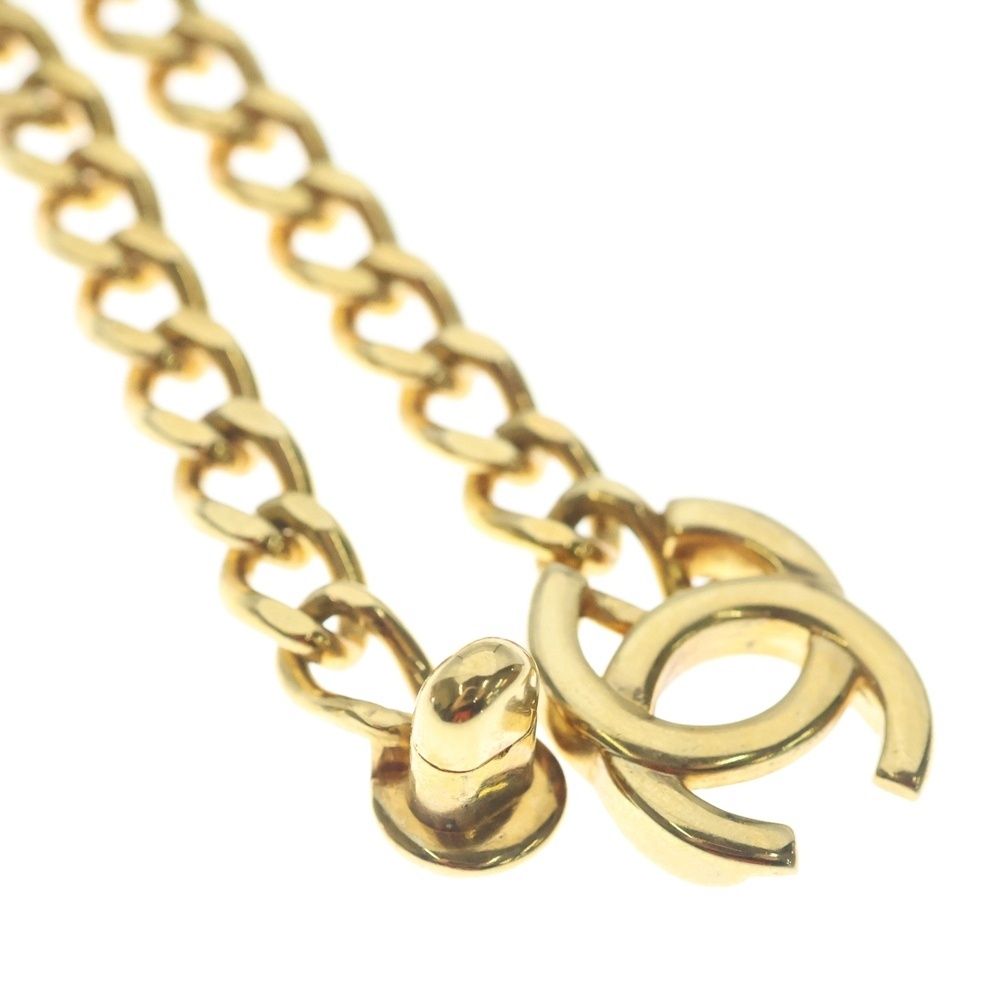 Chanel CC Logo Turnlock Necklace Pendant Chain Gold — view 5