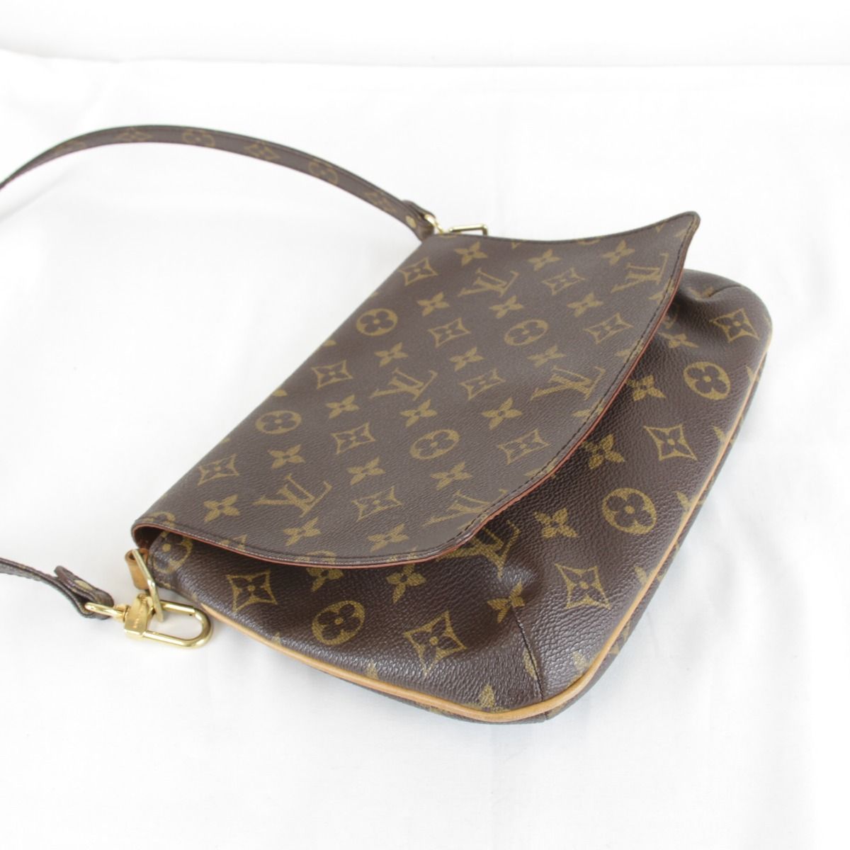 Louis Vuitton Musette Tango Strap Shoulder Bag Monogram Canvas — view 4