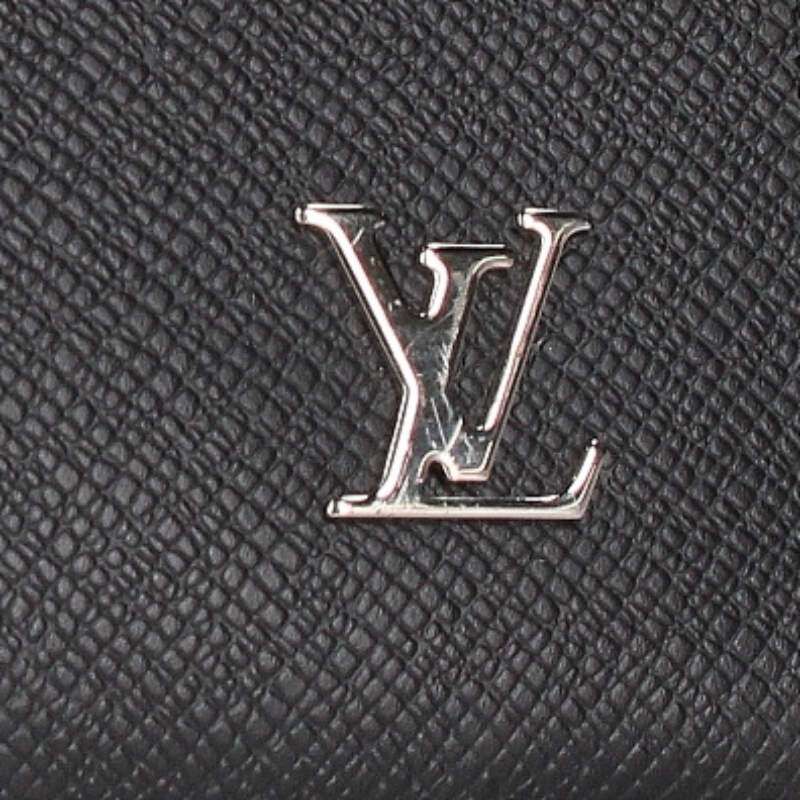 Louis Vuitton Pochette Voyage Taiga Leather — view 5