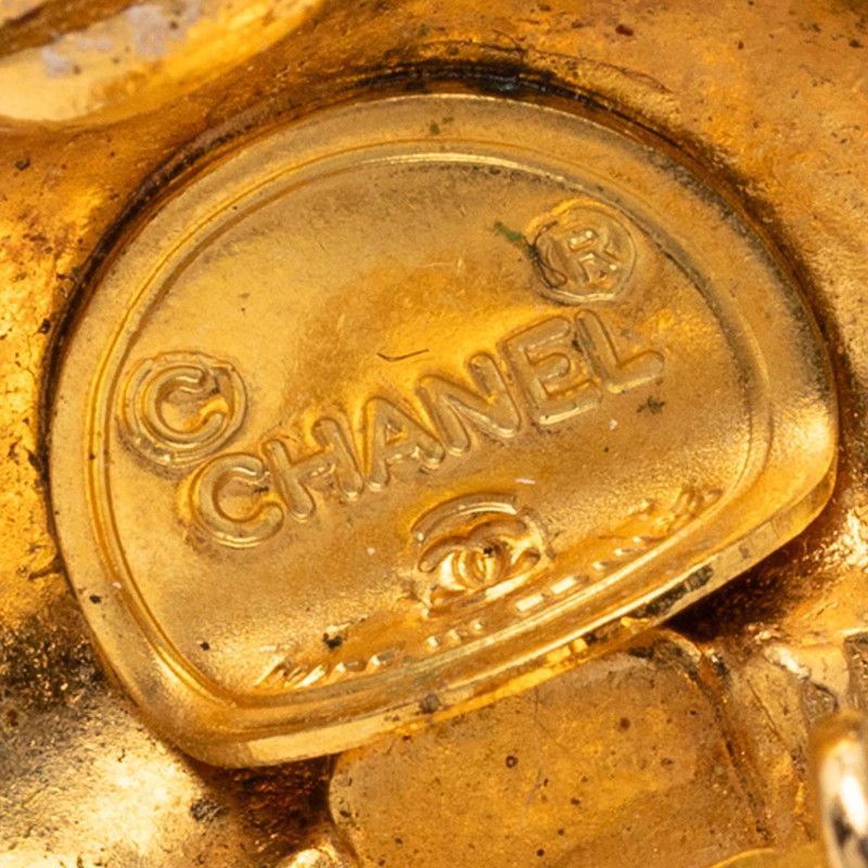 Chanel Quilted Earring Gold — view 3