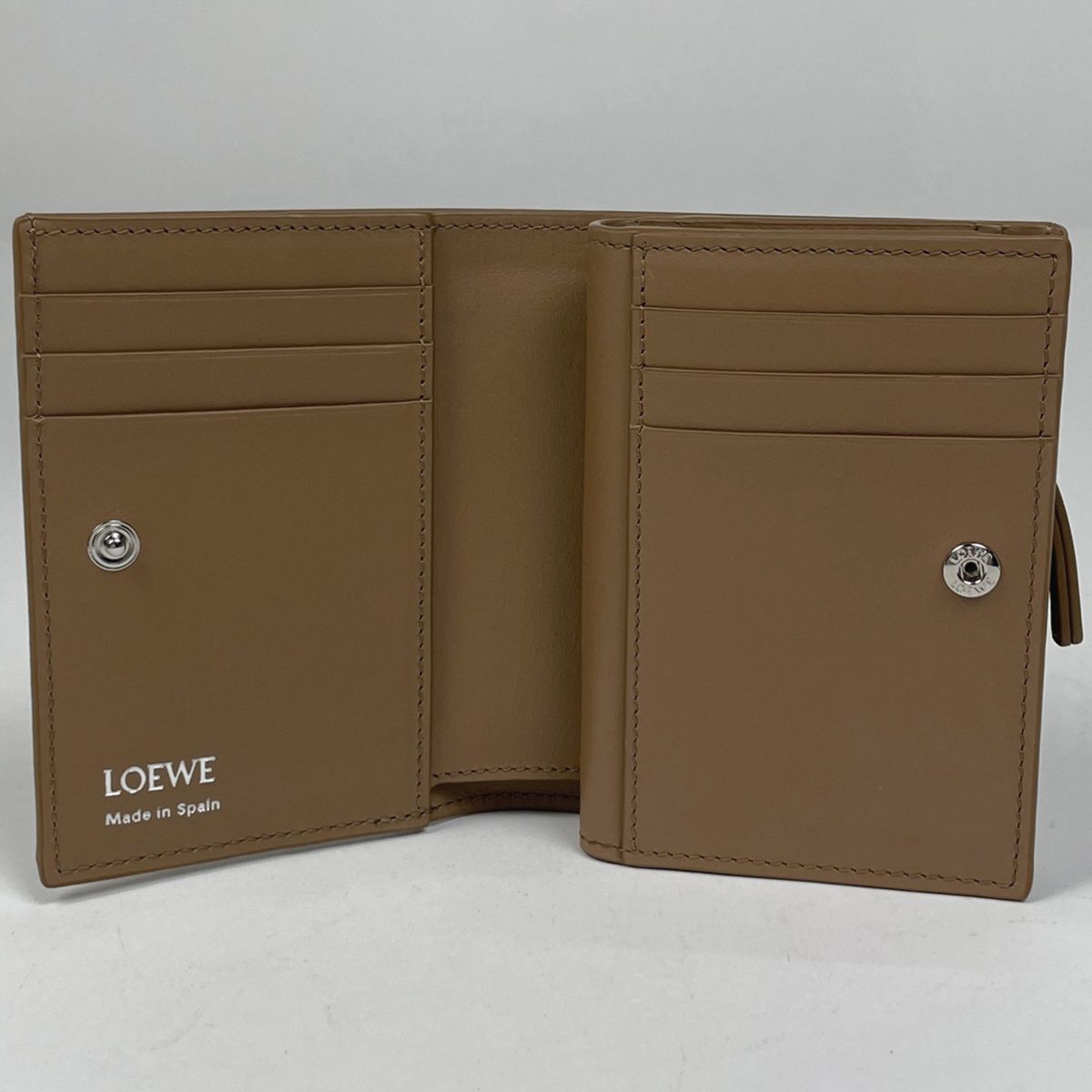 Loewe Duet Compact Wallet Bifold Smooth Leather Mocha — view 7
