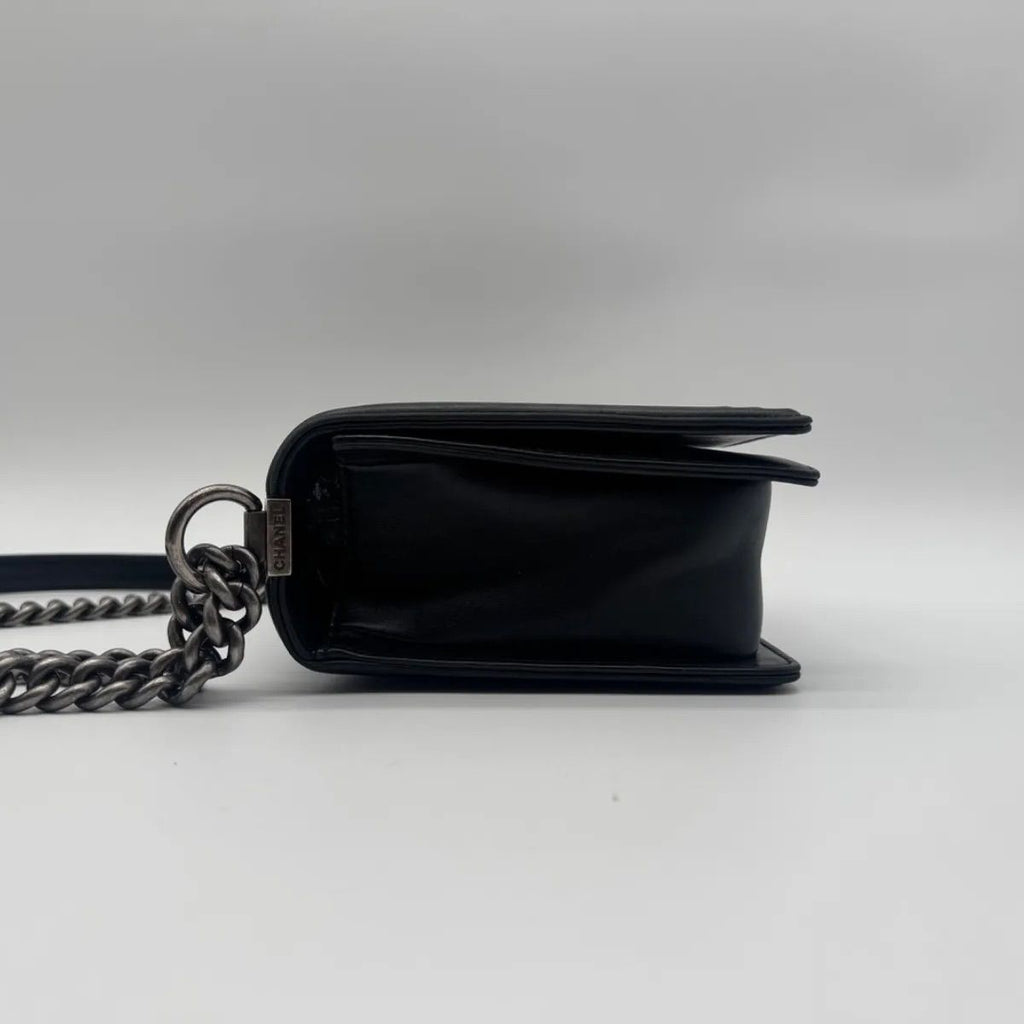 Chanel Large Shoulder Bag CC Logo Quilted Silver Black Leather — view 4