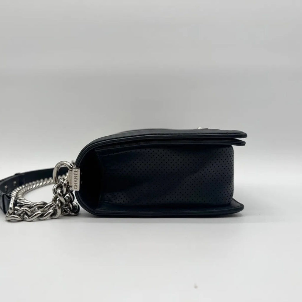 Chanel Shoulder Bag CC Logo Silver Leather Navy with Shield Chain — view 4