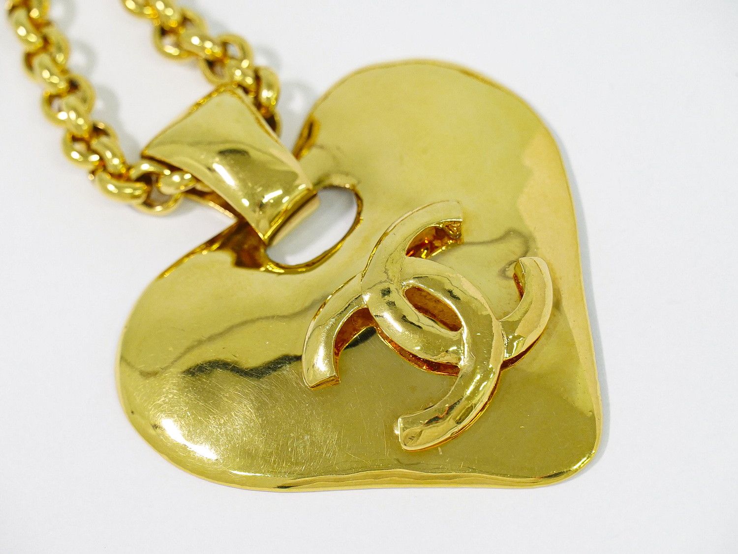 Chanel CC Logo Heart Motif Long Necklace Pendant Gold Plated — view 4