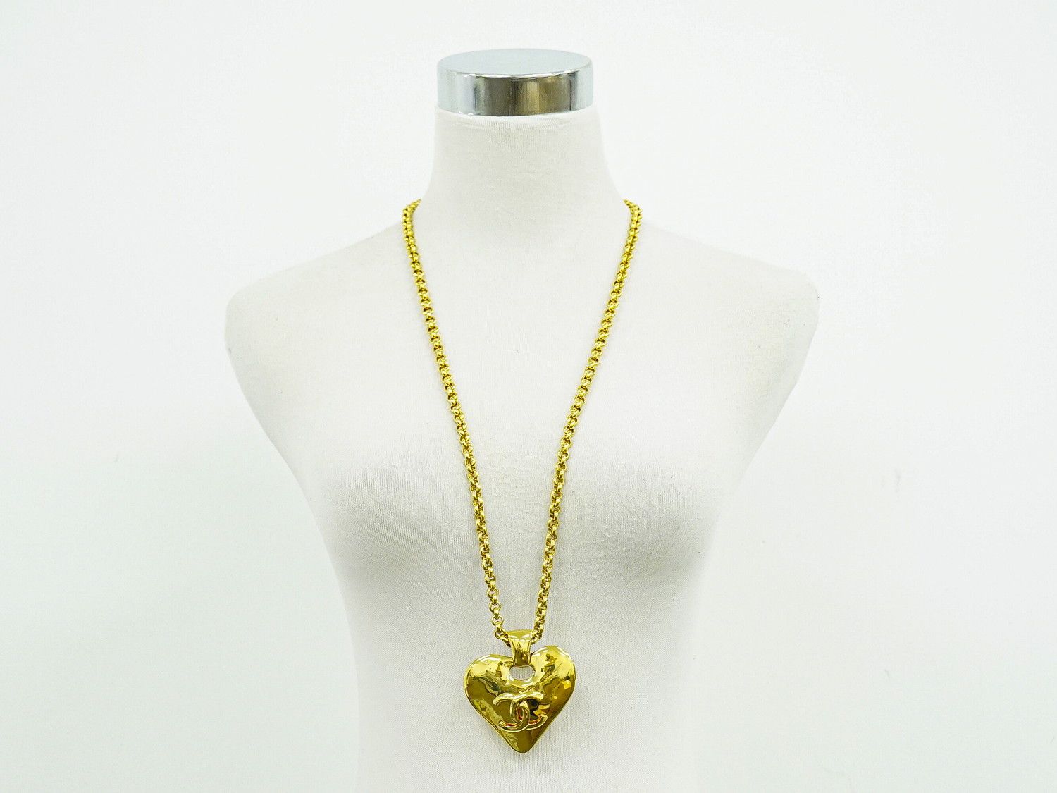 Chanel CC Logo Heart Motif Long Necklace Pendant Gold Plated — view 8