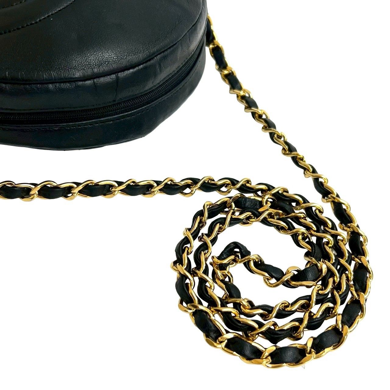 Chanel Quilted CC Logo Lambskin Leather Chain Shoulder Bag Pochette Black — view 4