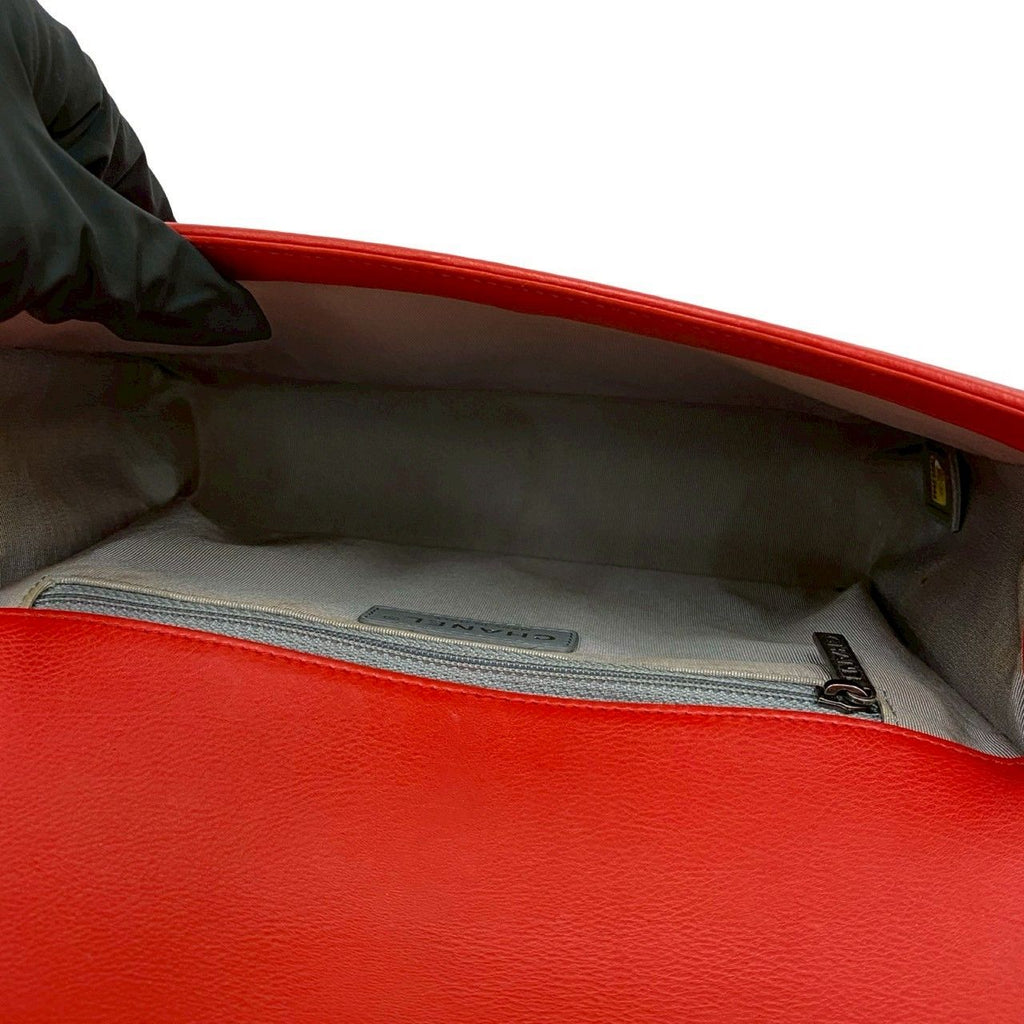 Chanel CC Logo Leather Chain Shoulder Bag Red — view 9
