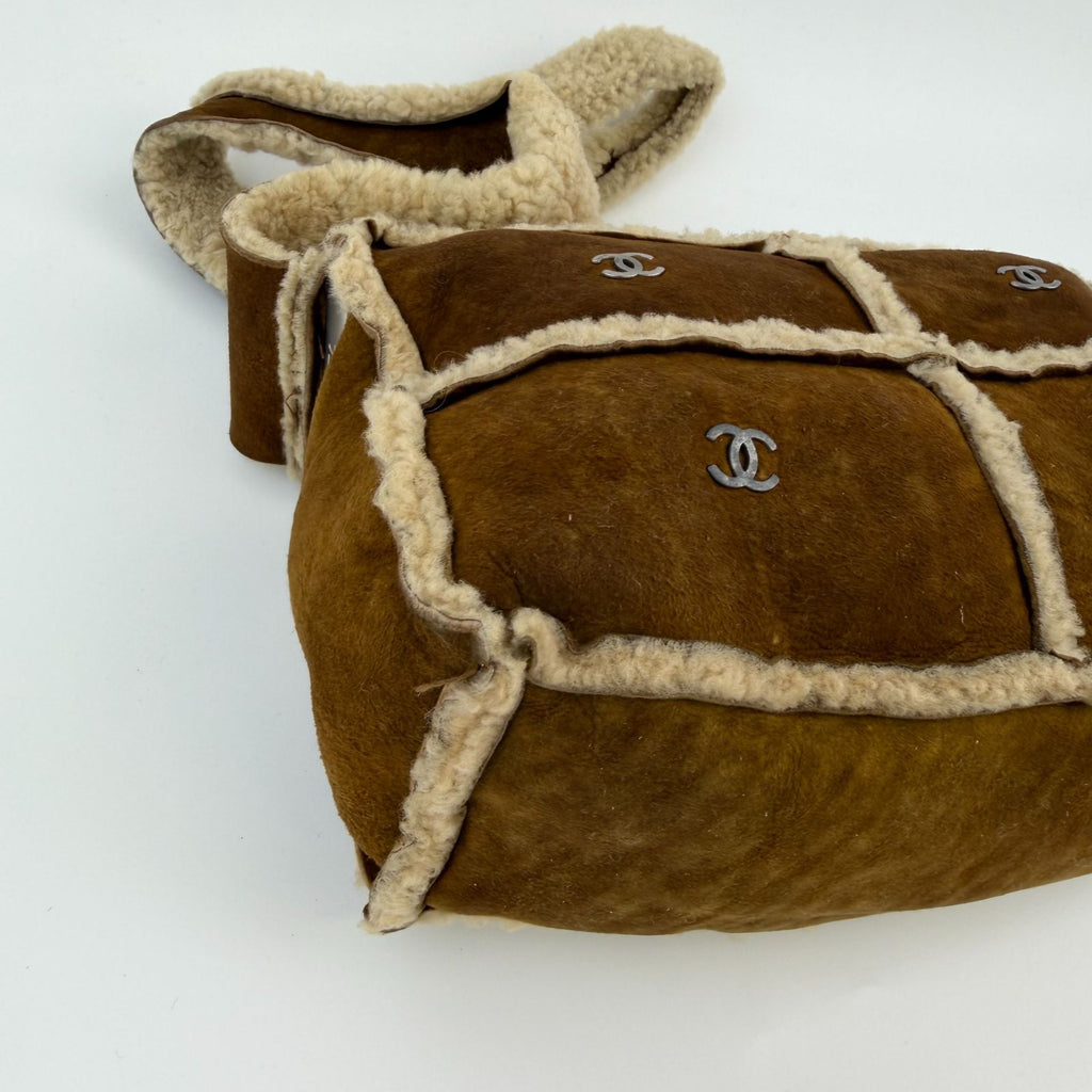 Chanel CC Logo Shoulder Bag Brown Shearling Suede Vintage — view 8
