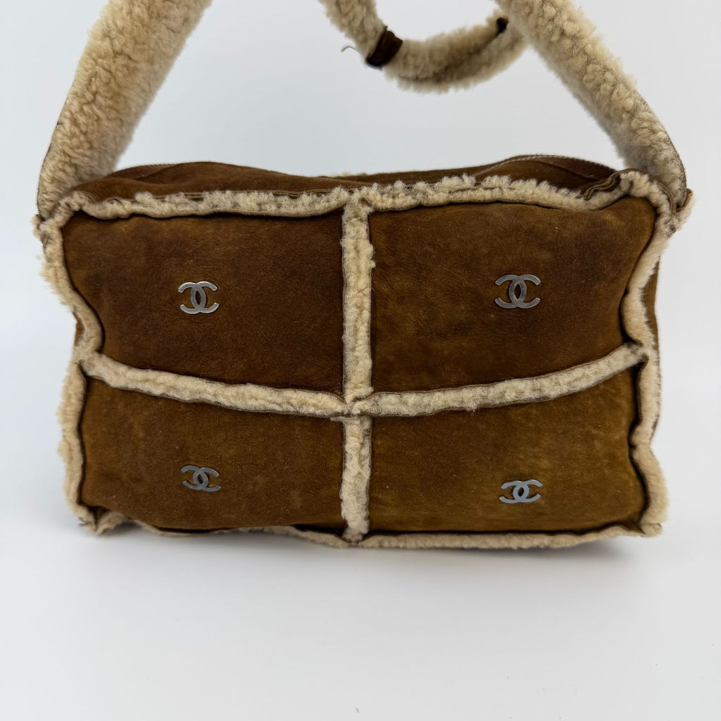 Chanel CC Logo Shoulder Bag Brown Shearling Suede Vintage — view 2