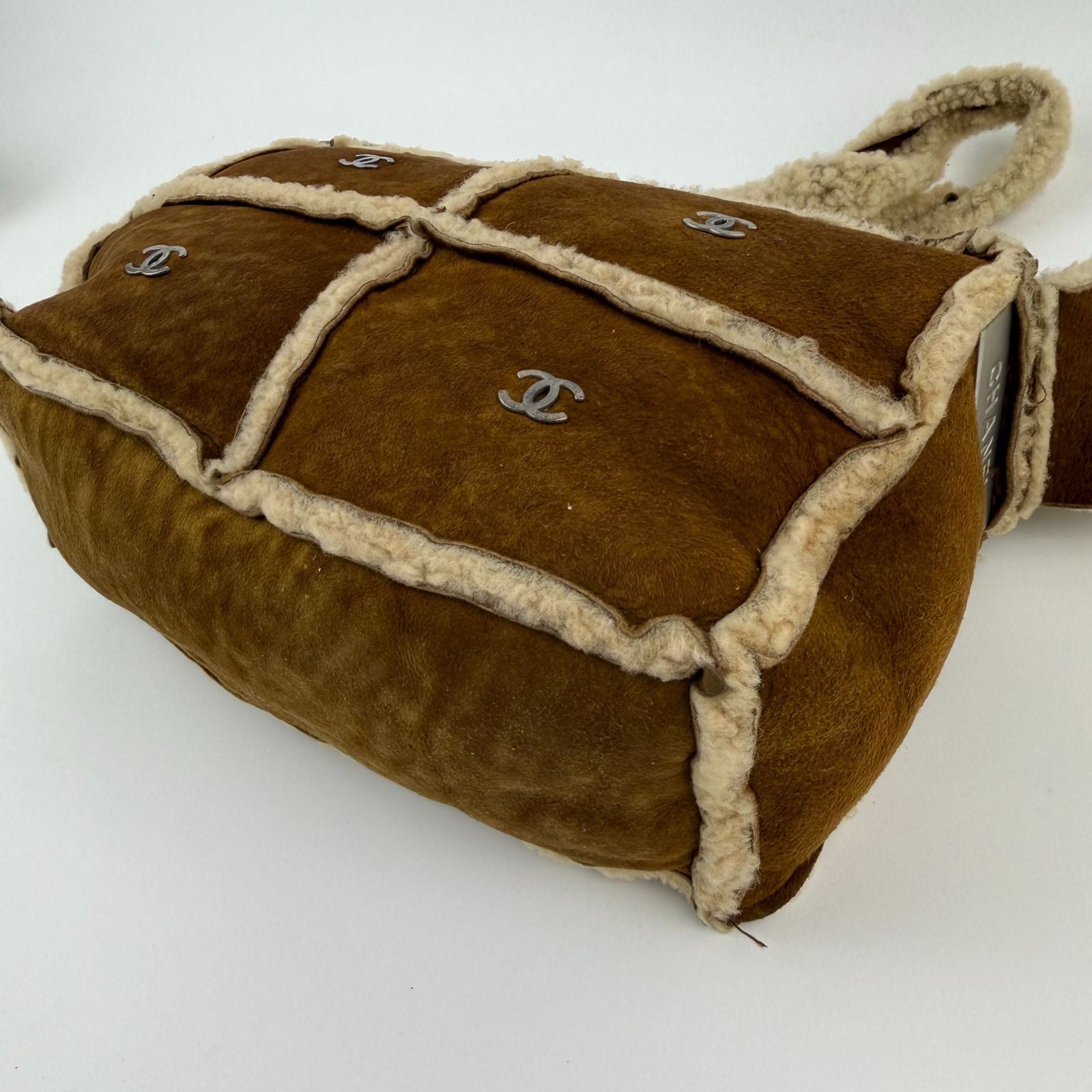 Chanel CC Logo Shoulder Bag Brown Shearling Suede Vintage — view 9