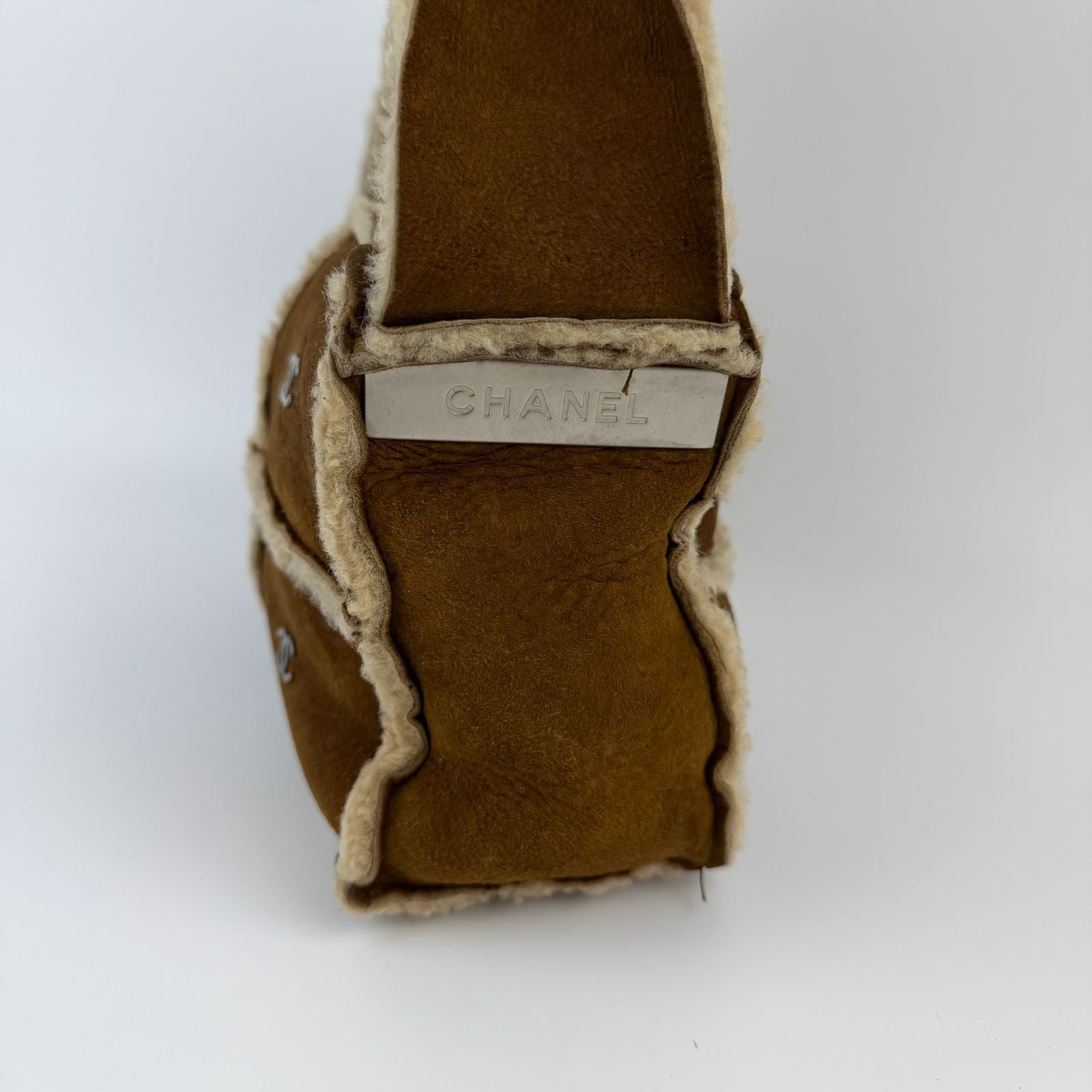 Chanel CC Logo Shoulder Bag Brown Shearling Suede Vintage — view 3