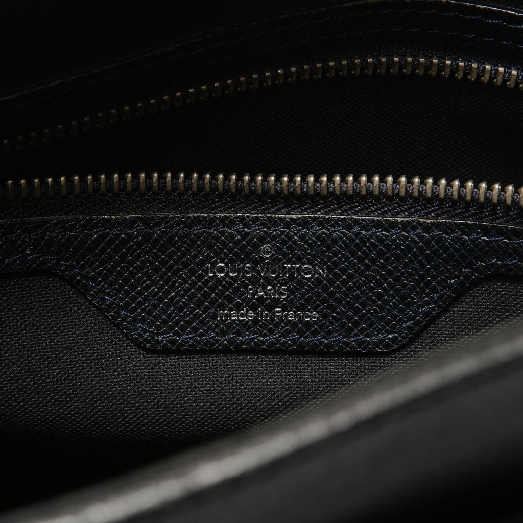 Louis Vuitton Shoulder Bag Taiga Roman MM — view 9