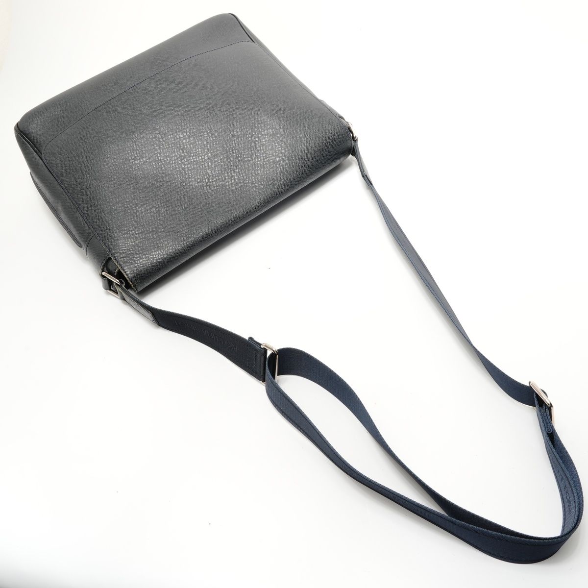 Louis Vuitton Shoulder Bag Taiga Roman MM — view 8