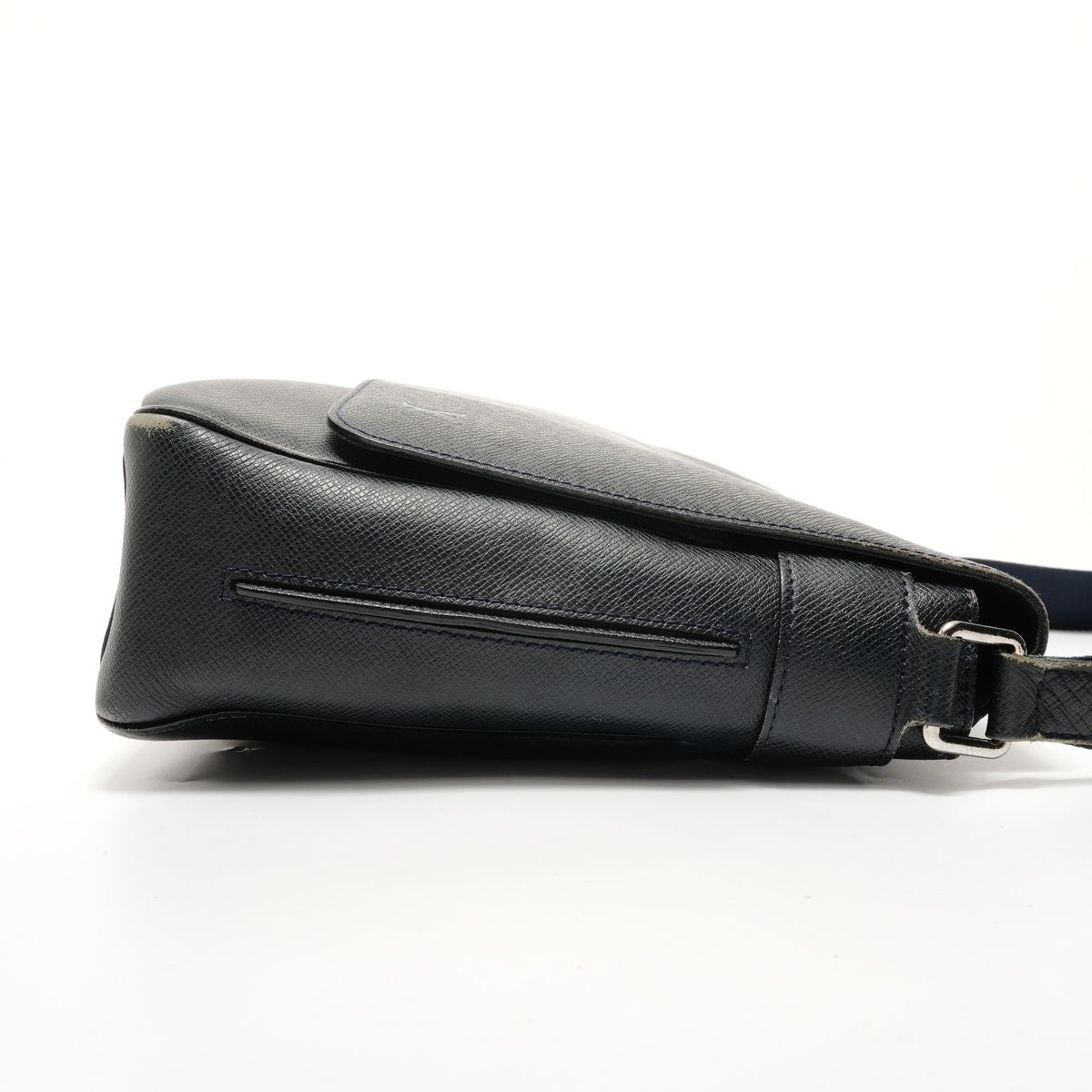 Louis Vuitton Shoulder Bag Taiga Roman MM — view 4