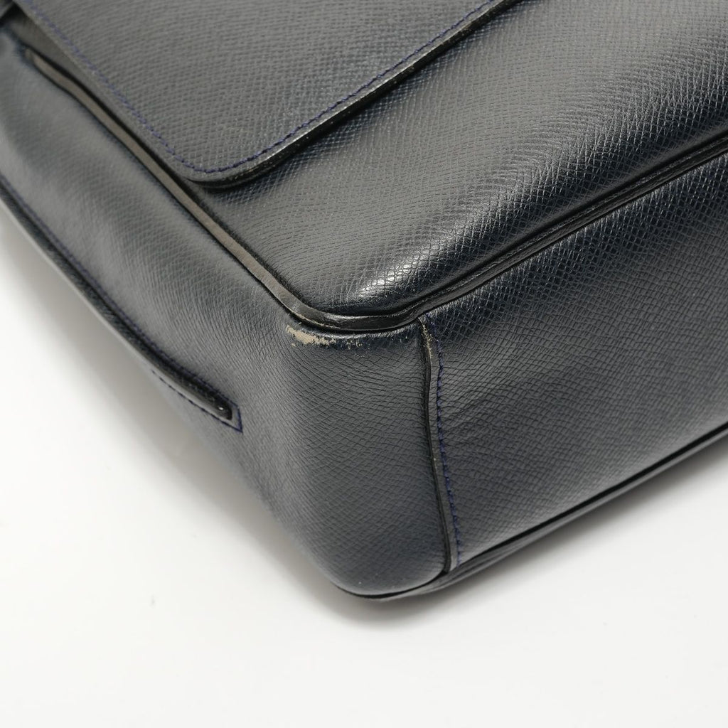 Louis Vuitton Shoulder Bag Taiga Roman MM — view 5