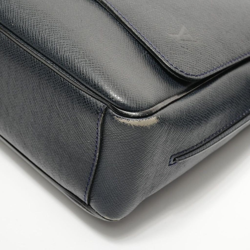 Louis Vuitton Shoulder Bag Taiga Roman MM — view 6