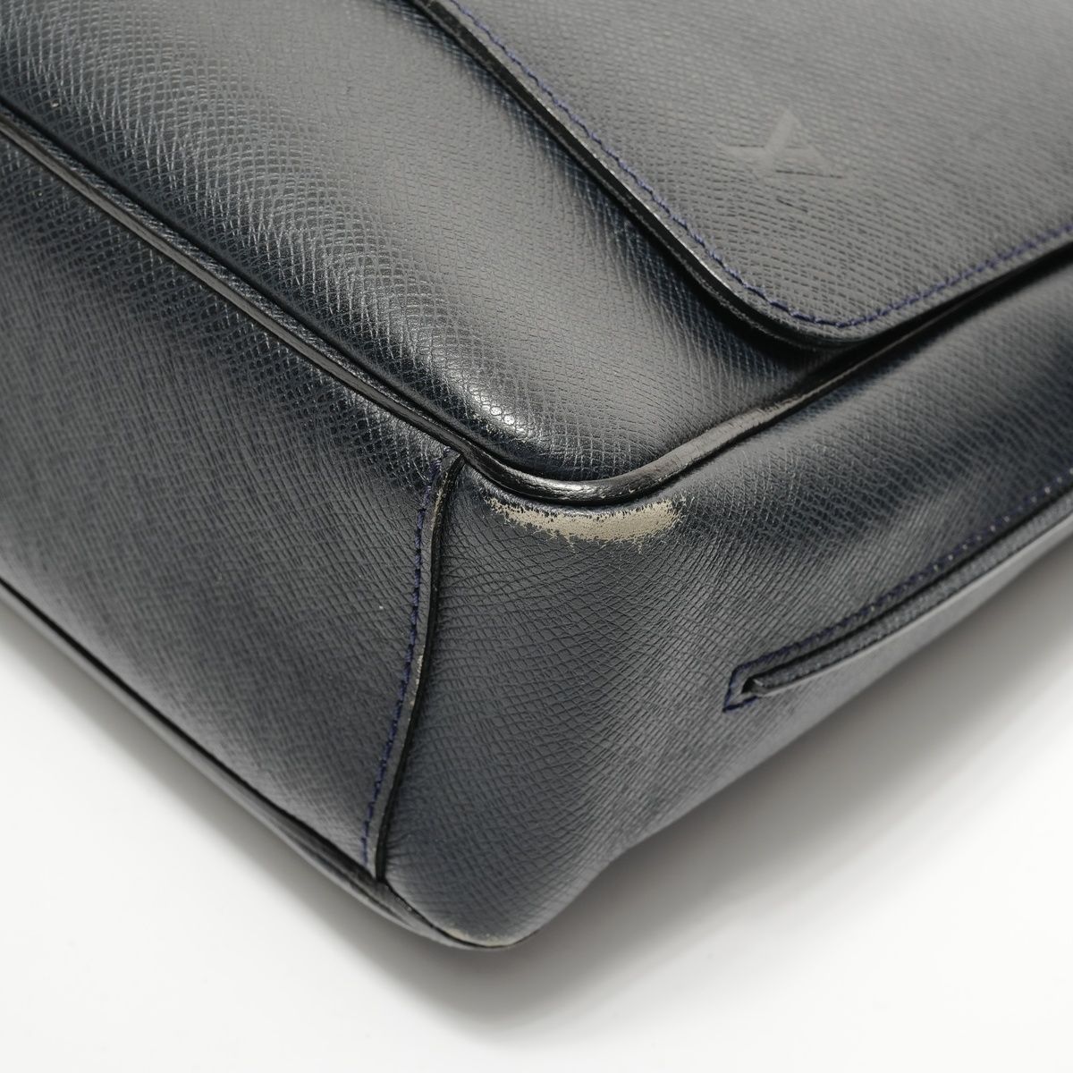 Louis Vuitton Shoulder Bag Taiga Roman MM — view 6