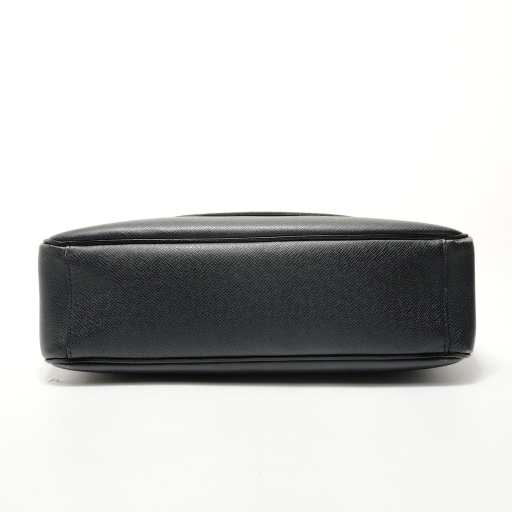Louis Vuitton Shoulder Bag Taiga Roman MM — view 7