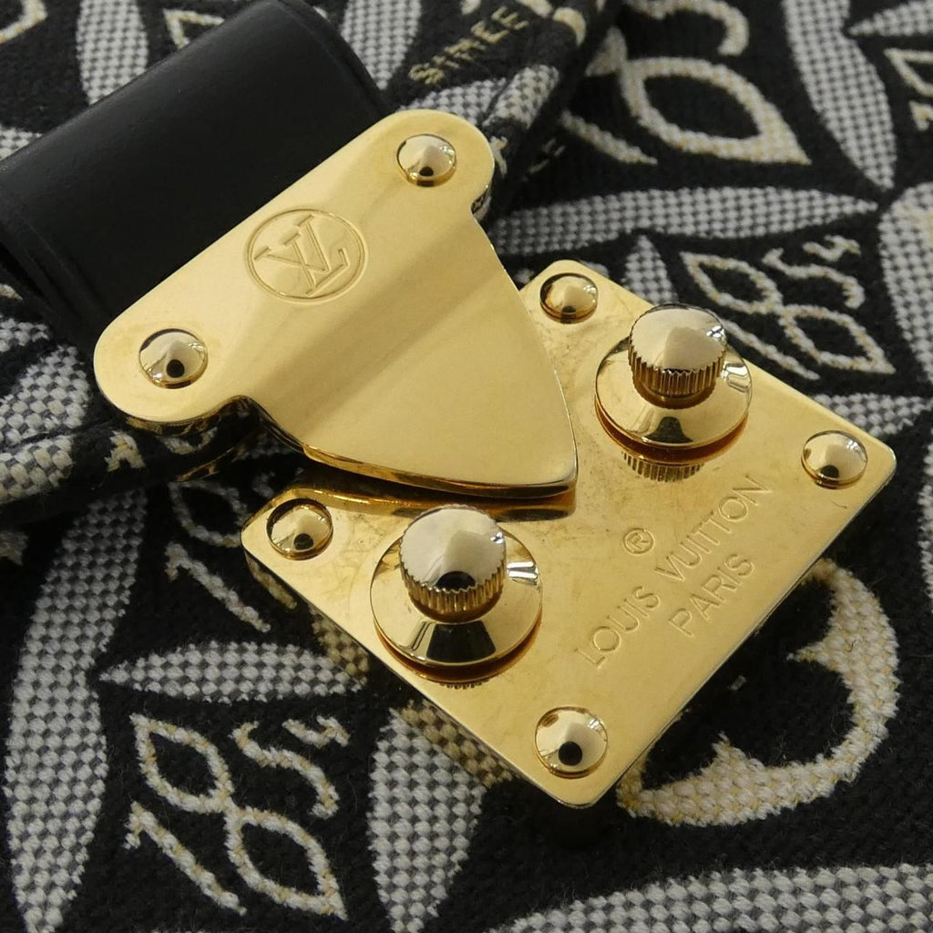 Louis Vuitton Pochette Metis Bag — view 4