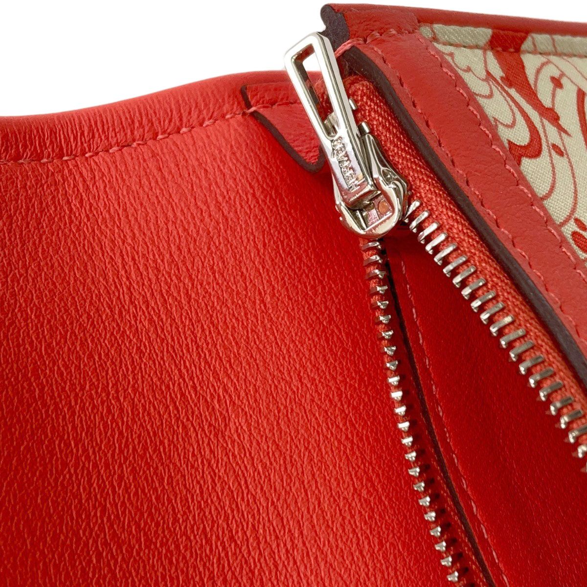 Hermes Avec Soie Silver Bifold Wallet Silk — view 9