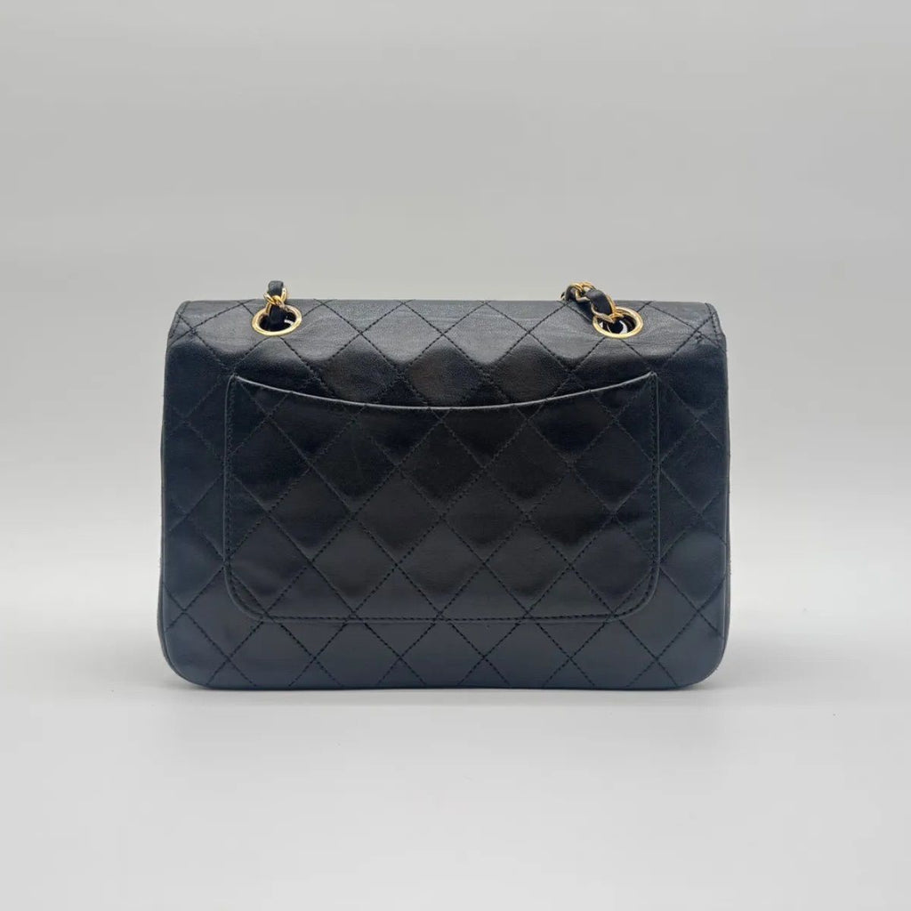 Chanel Large Shoulder Bag CC Logo Turnlock Gold Quilted Full Flap Chain Leather — view 2