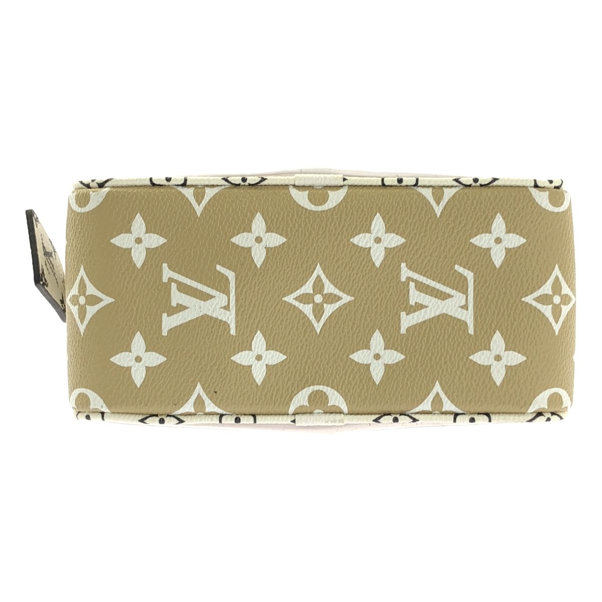 Louis Vuitton Monogram Giant Beach Pouch Shoulder Bag Khaki Beige — view 5