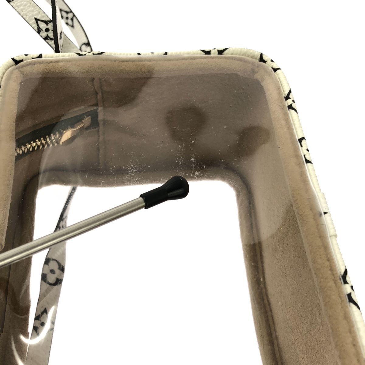 Louis Vuitton Monogram Giant Beach Pouch Shoulder Bag Khaki Beige — view 9