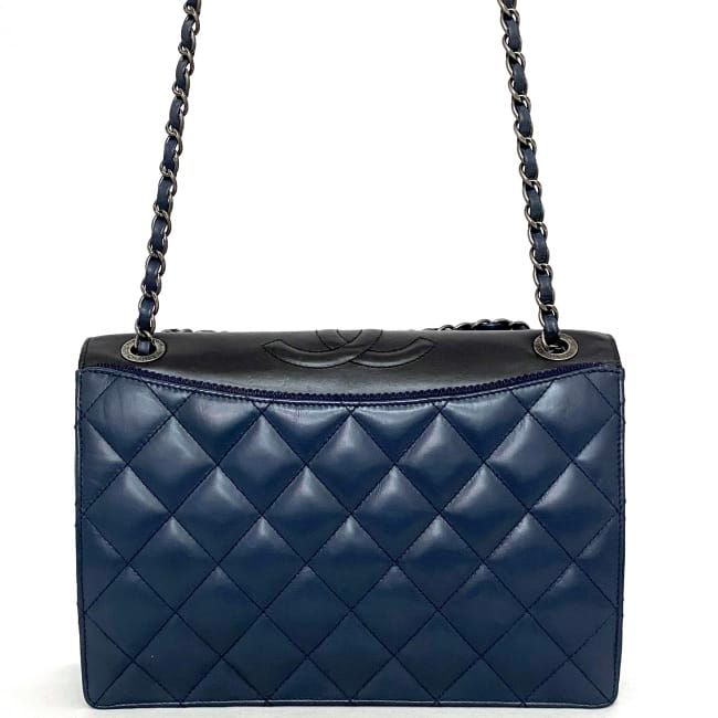 Chanel Chain Shoulder Bag Navy Black Silver Quilted — view 4