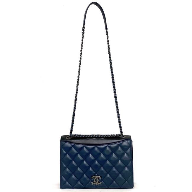 Chanel Chain Shoulder Bag Navy Black Silver Quilted — view 2