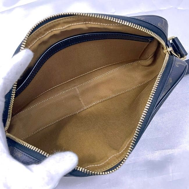 Celine Shoulder Bag Messenger Black Triomphe — view 8
