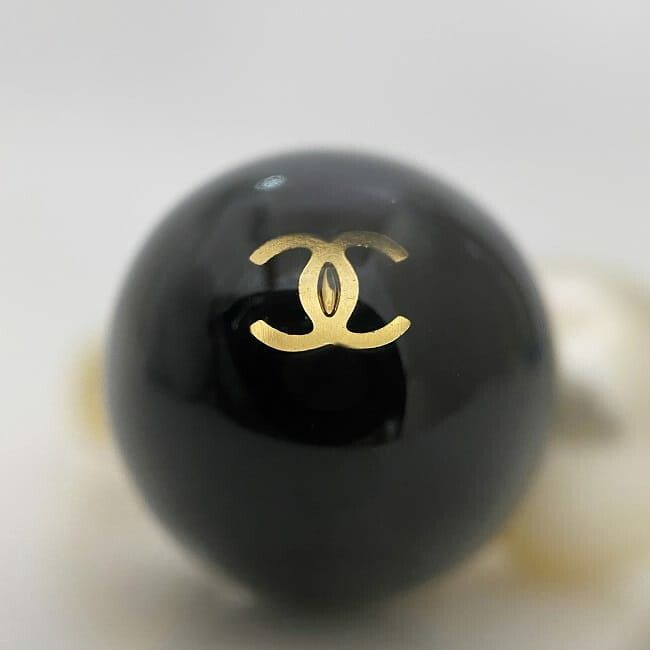 Chanel Pearl Ring Gold White Black — view 5
