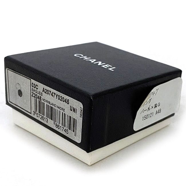 Chanel Pearl Ring Gold White Black — view 9