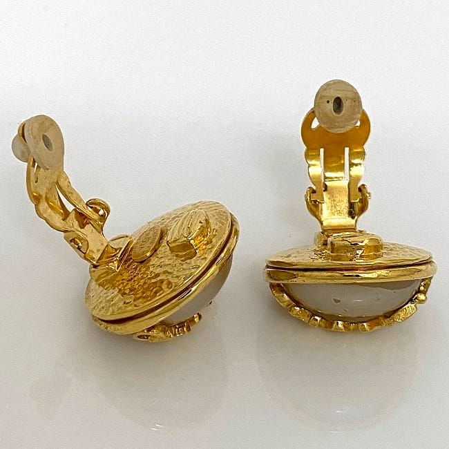 Chanel Earrings Gold Pearl White Logo — view 3
