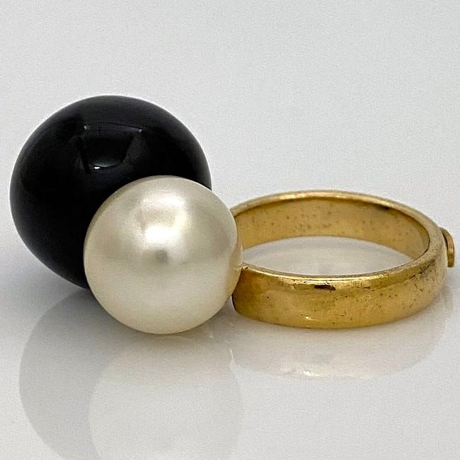 Chanel Pearl Ring Gold White Black — view 3