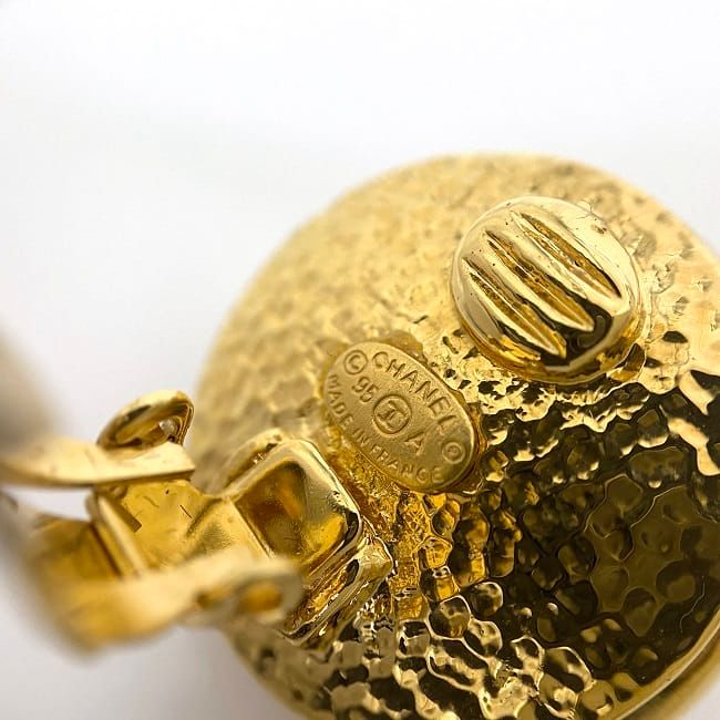 Chanel Earrings Gold Pearl White Logo — view 9
