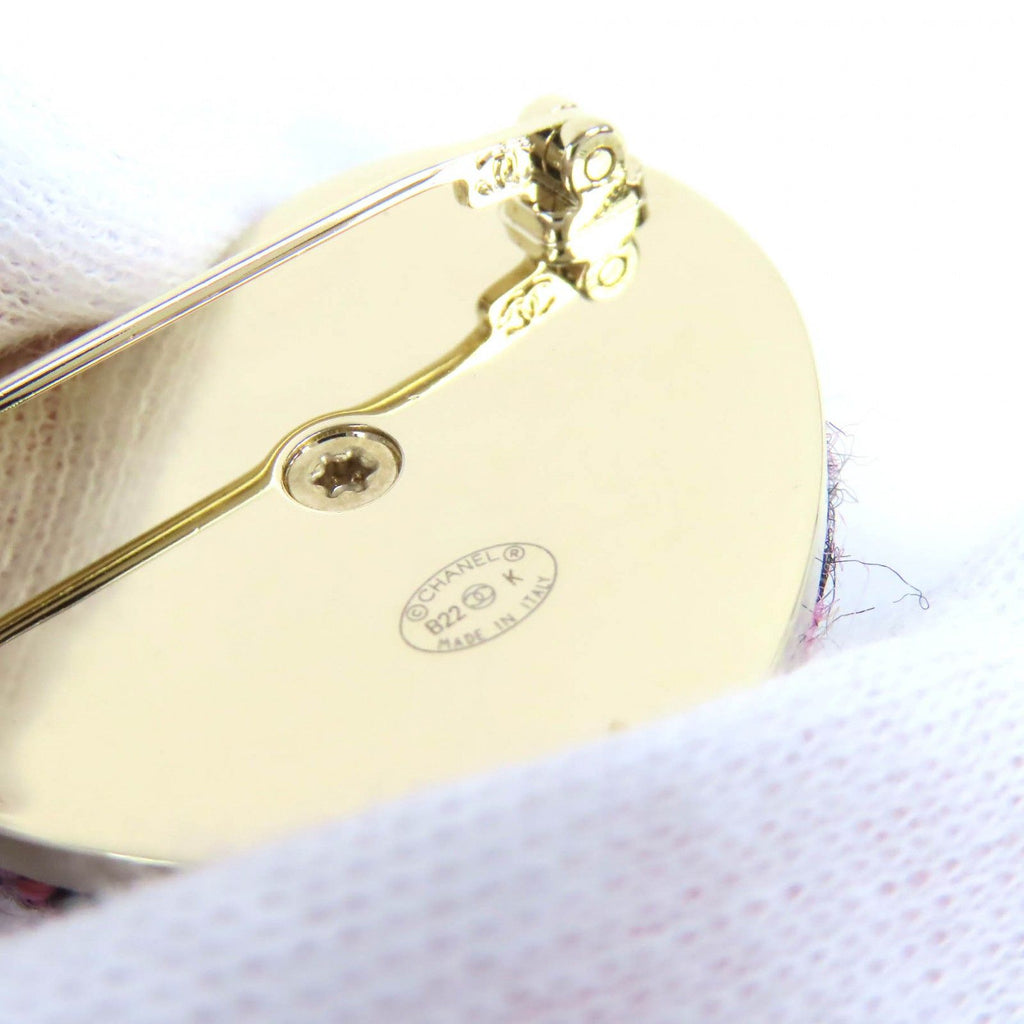 Chanel CC Logo Heart Brooch — view 6