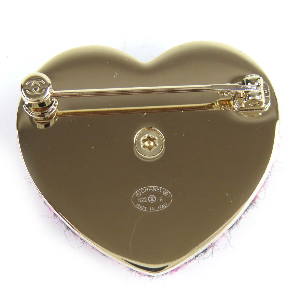 Chanel CC Logo Heart Brooch — view 3