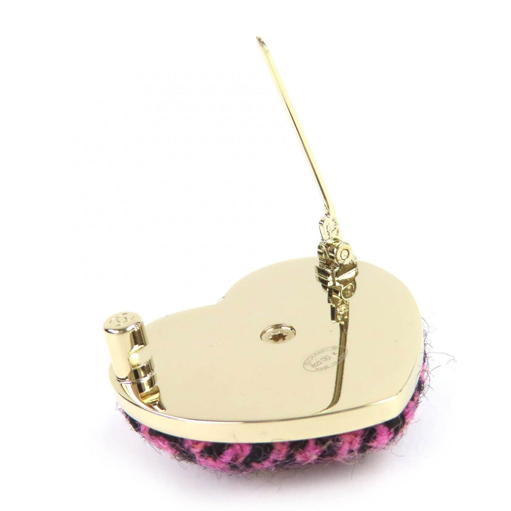 Chanel CC Logo Heart Brooch — view 5