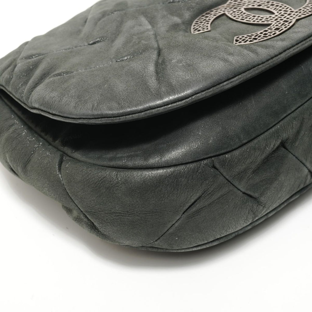 Chanel Shoulder Bag CC Logo — view 5