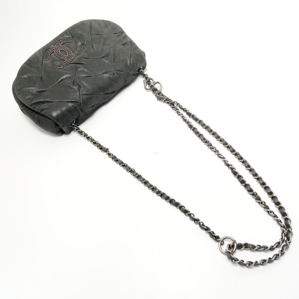 Chanel Shoulder Bag CC Logo — view 8