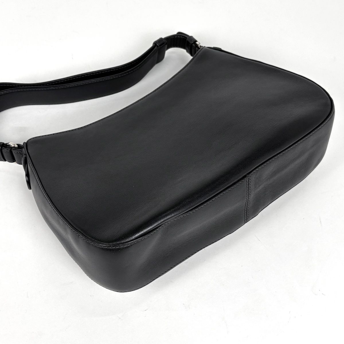 Loewe Anagram Shoulder Bag Leather Black — view 2