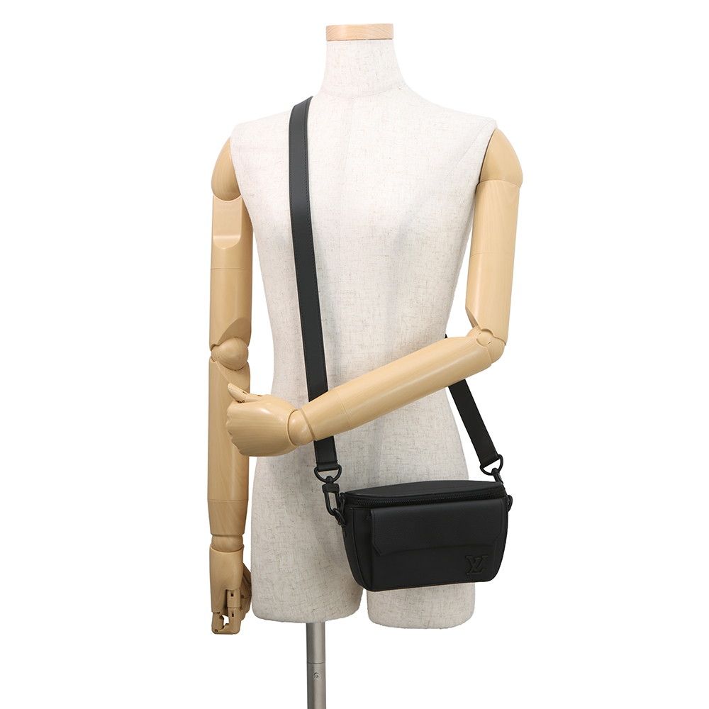 Louis Vuitton Shoulder Bag LV Aerolog Lambskin Pilot Wearable Wallet Black — view 4