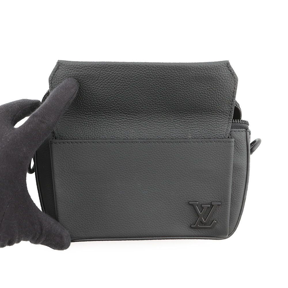 Louis Vuitton Shoulder Bag LV Aerolog Lambskin Pilot Wearable Wallet Black — view 5